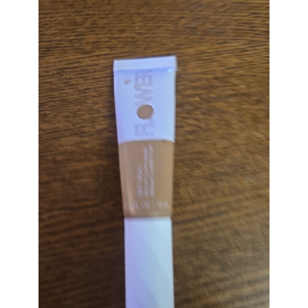 (1) FLOWER BEAUTY Get Real Serum Concealer  Brightens Skin‎ Medium Deep